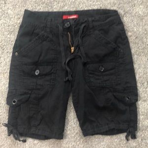 Union Bay black cargo style Bermuda’s. Size 0.